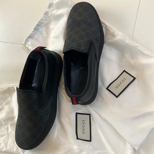 Gucci Men , slide on shoes, size 7 1/2 , worn once !! Selling for $370